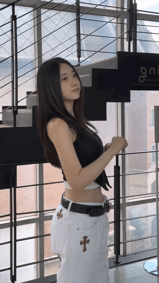 《劍星》女主體模申在恩練習(xí)熱舞視頻宣傳圖1