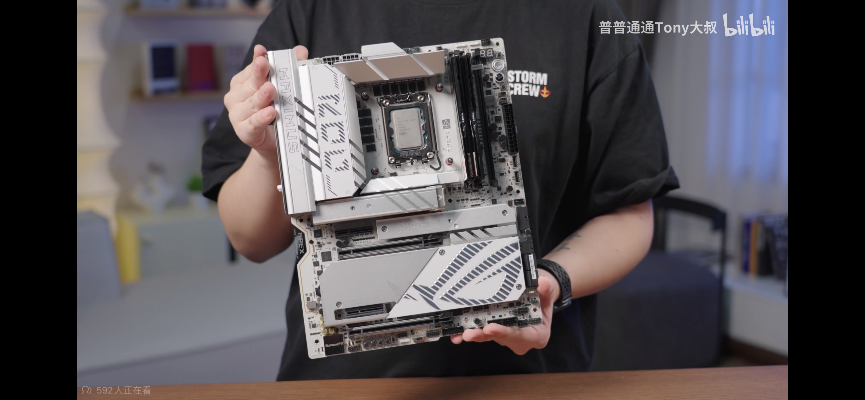 华硕ROG MAXIMUS Z890 APEX主板：超频神器10