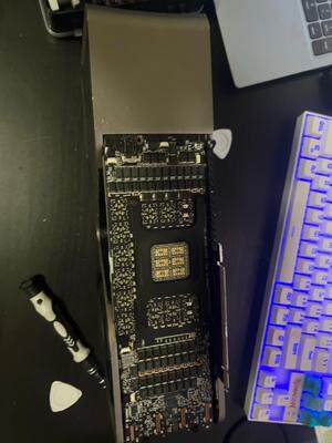 網(wǎng)友在垃圾桶撿到疑似 RTX 4090 Ti 顯卡宣傳圖2