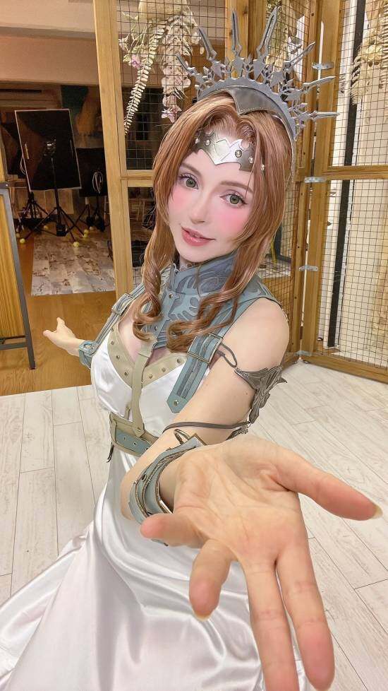 《生化危機4：重制版》“艾什莉”與COSer的跨界碰撞宣傳圖2