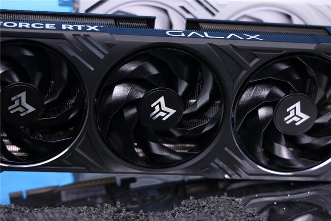 影馳RTX 5070金屬大師OC顯卡發(fā)布，性能強(qiáng)勁宣傳圖4