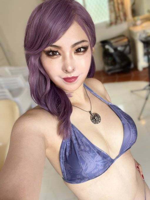 日本Coser演繹《如龍》善熙泳裝美圖，推特?zé)岫扰噬麄鲌D2